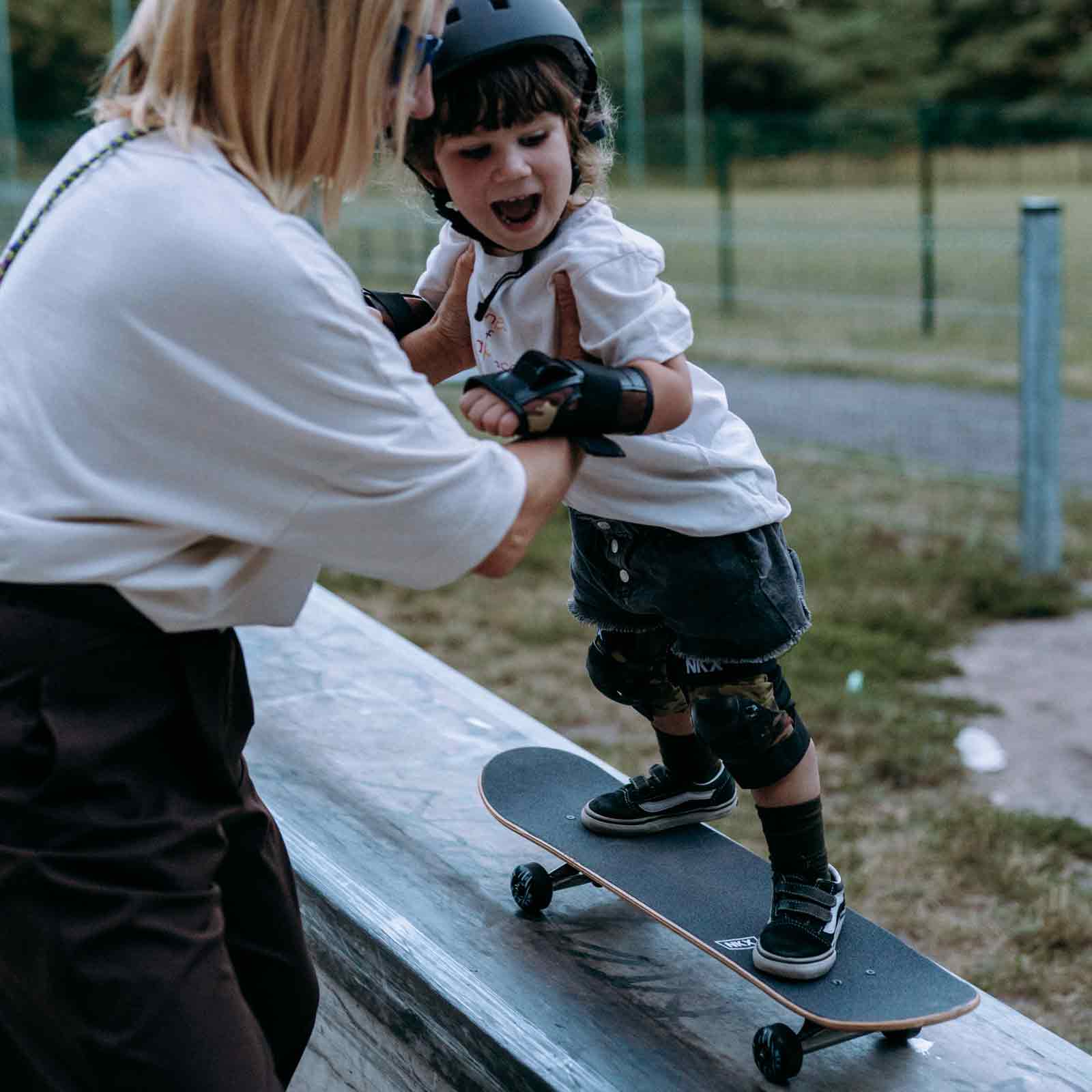 NKX Brain Saver zertifizierter Skate-Helm