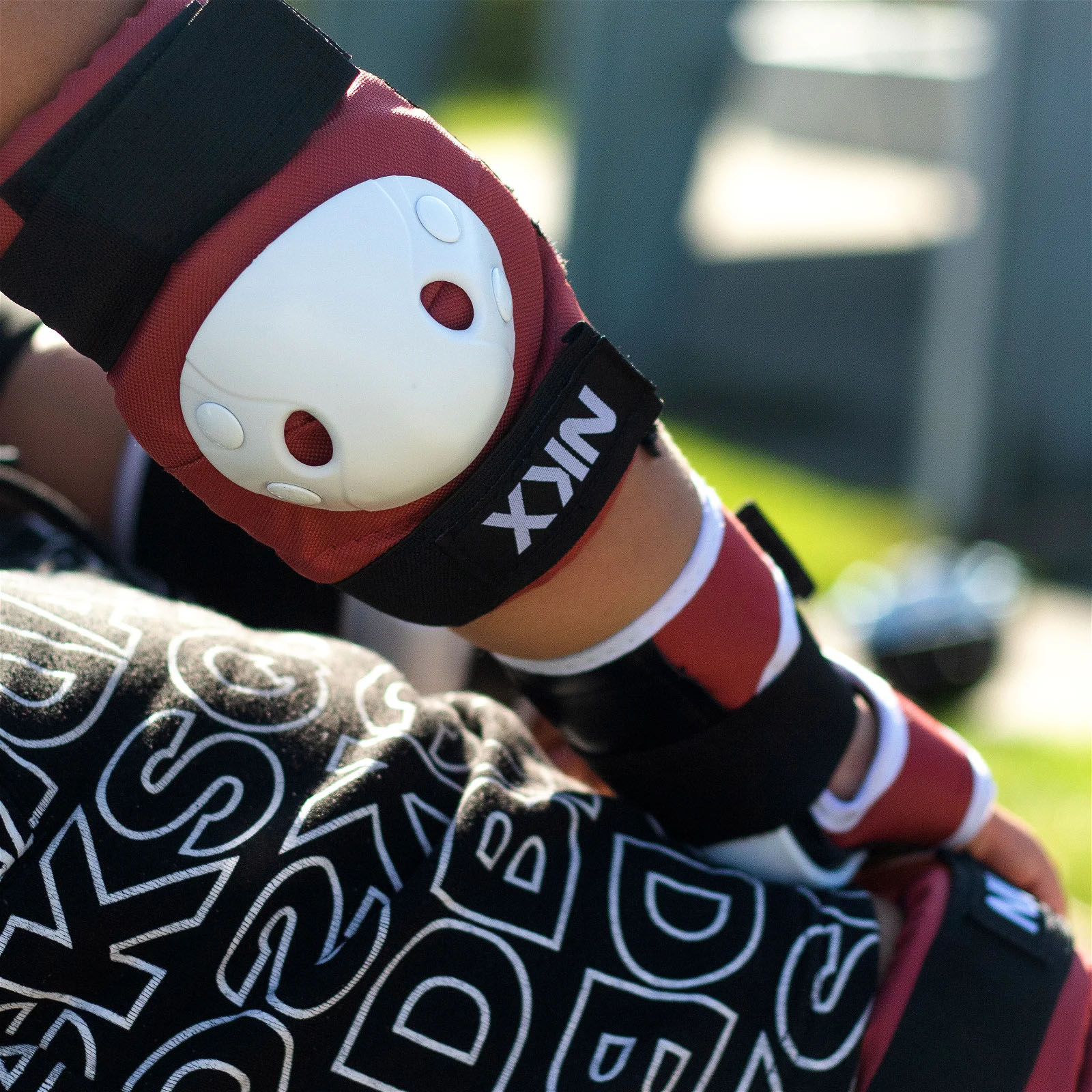 NKX 3er-Pack Pro Kinder Schutz-set - Knieschützer, Ellenbogenschützer und Handgelenkschützer