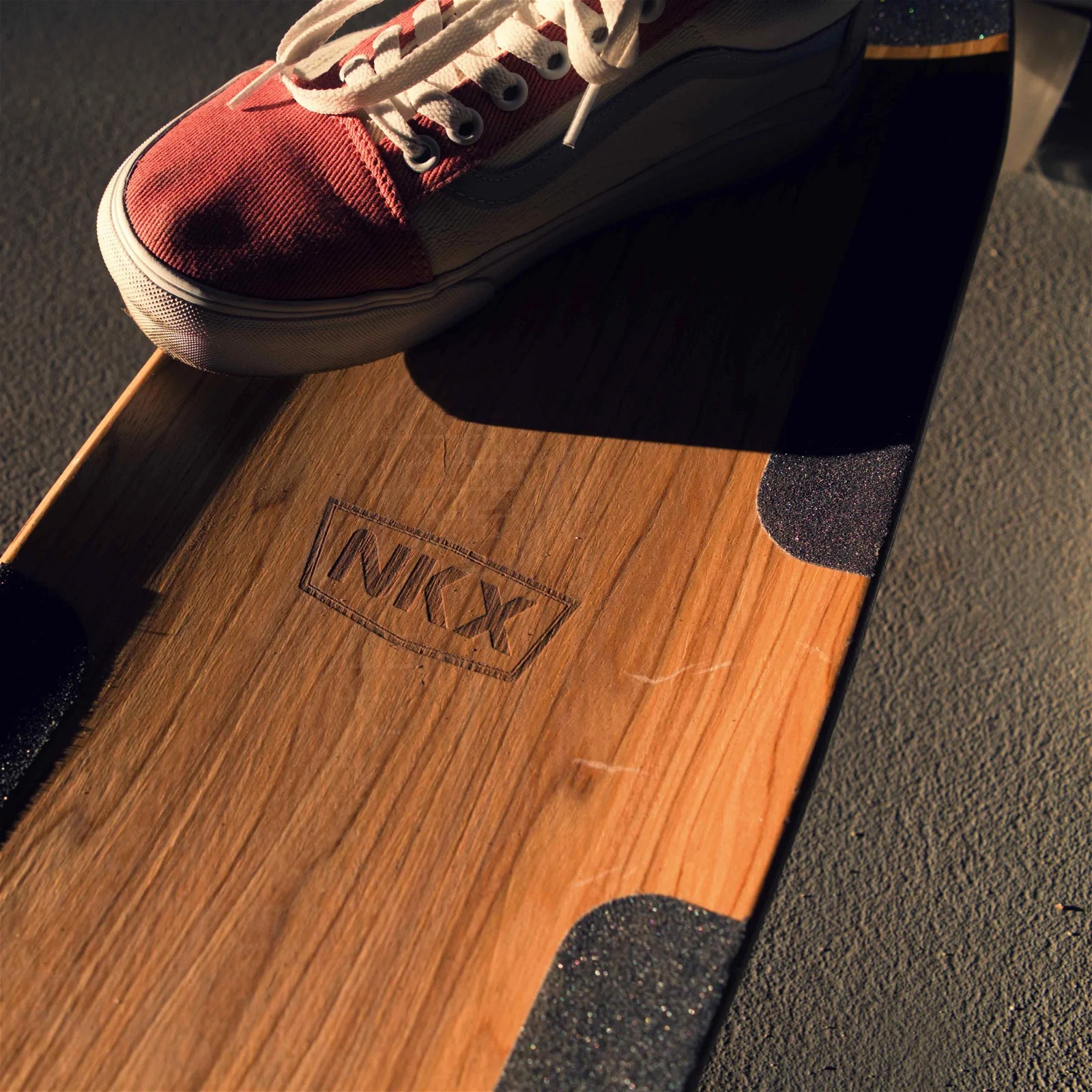 NKX Geometric Dancing Longboard