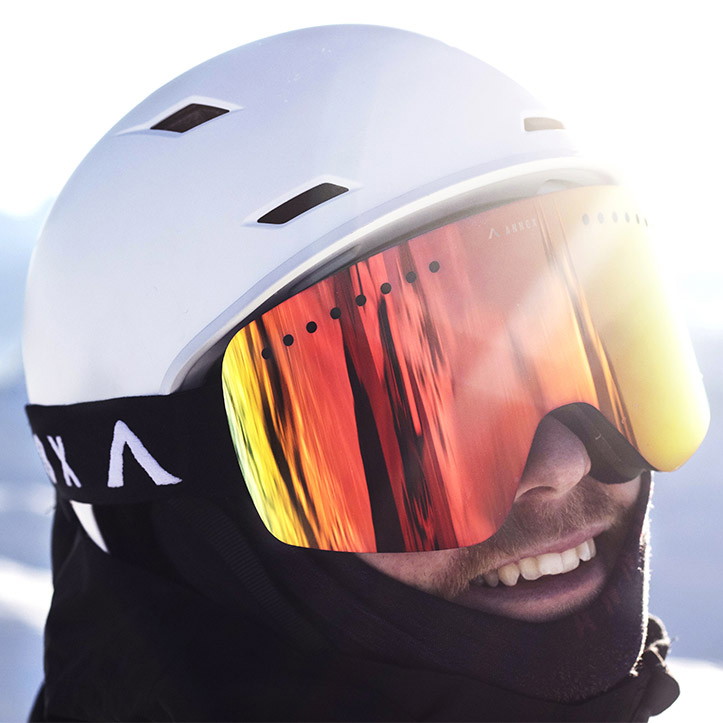 NKX Nomad Schneehelm